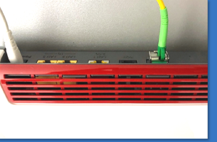 Glasfaserkabel in the SFP module of the router